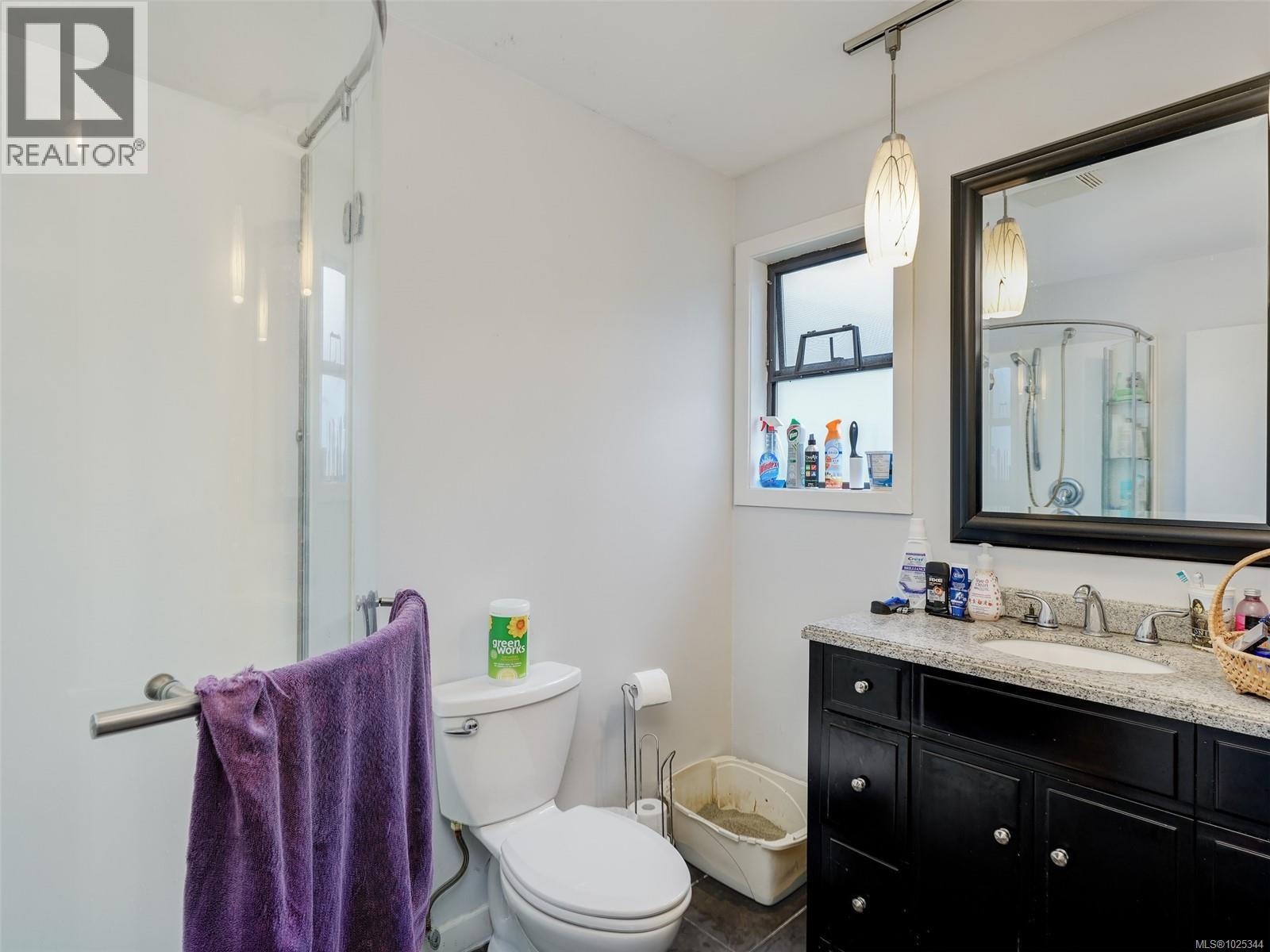  1544 Granada Crescent, Saanich