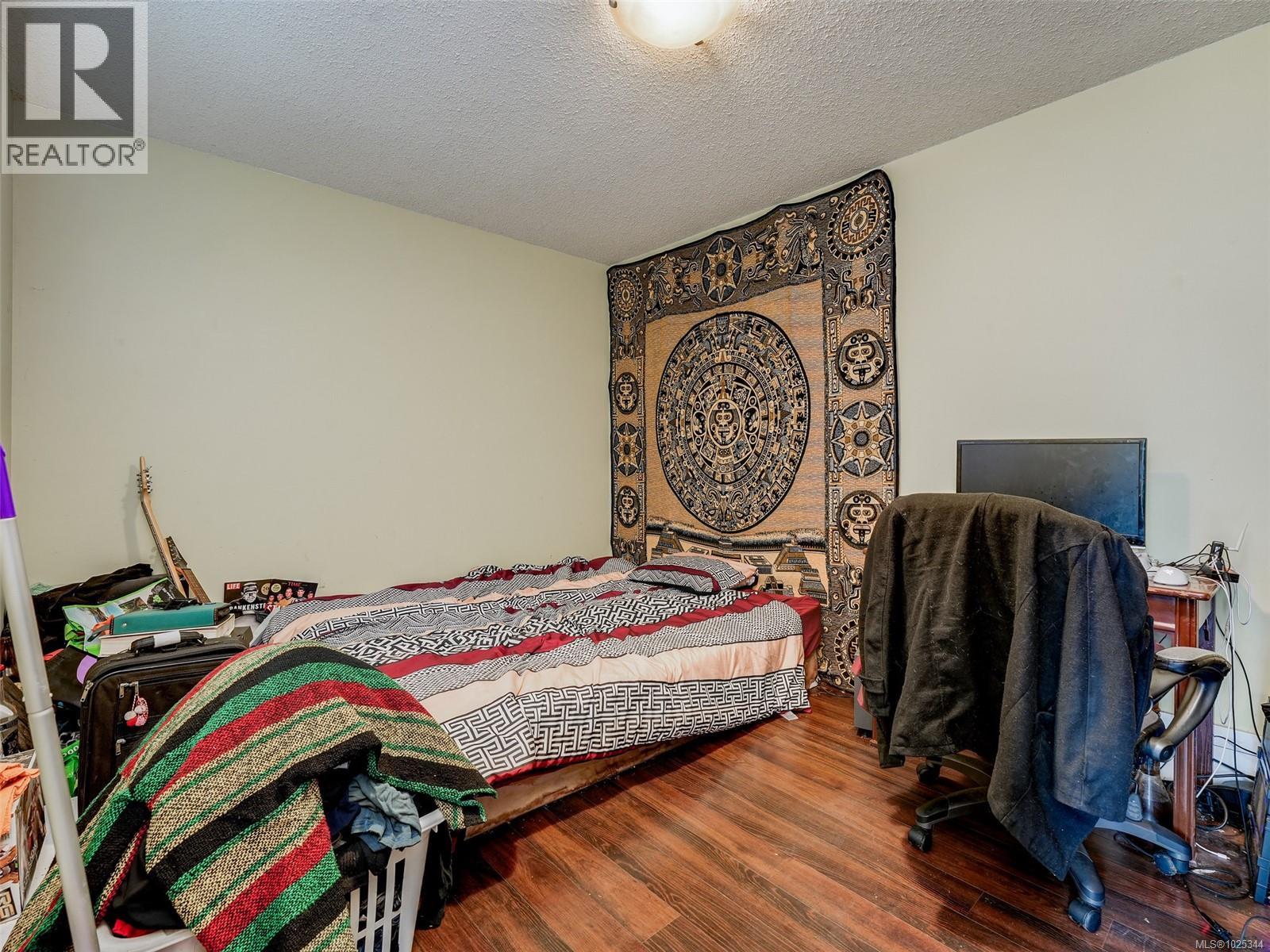  1544 Granada Crescent, Saanich