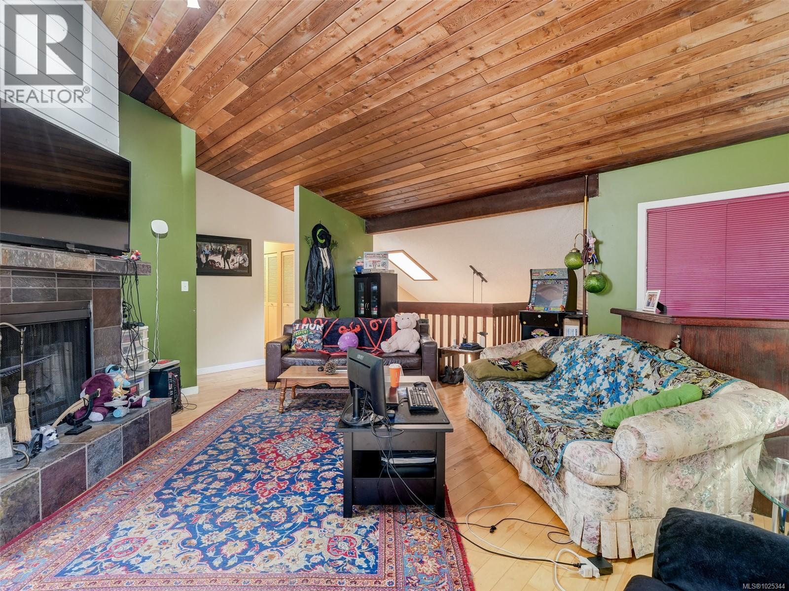  1544 Granada Crescent, Saanich