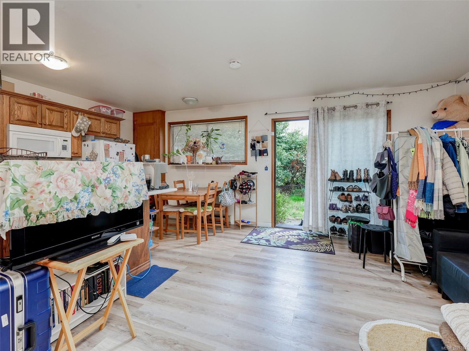  1544 Granada Crescent, Saanich