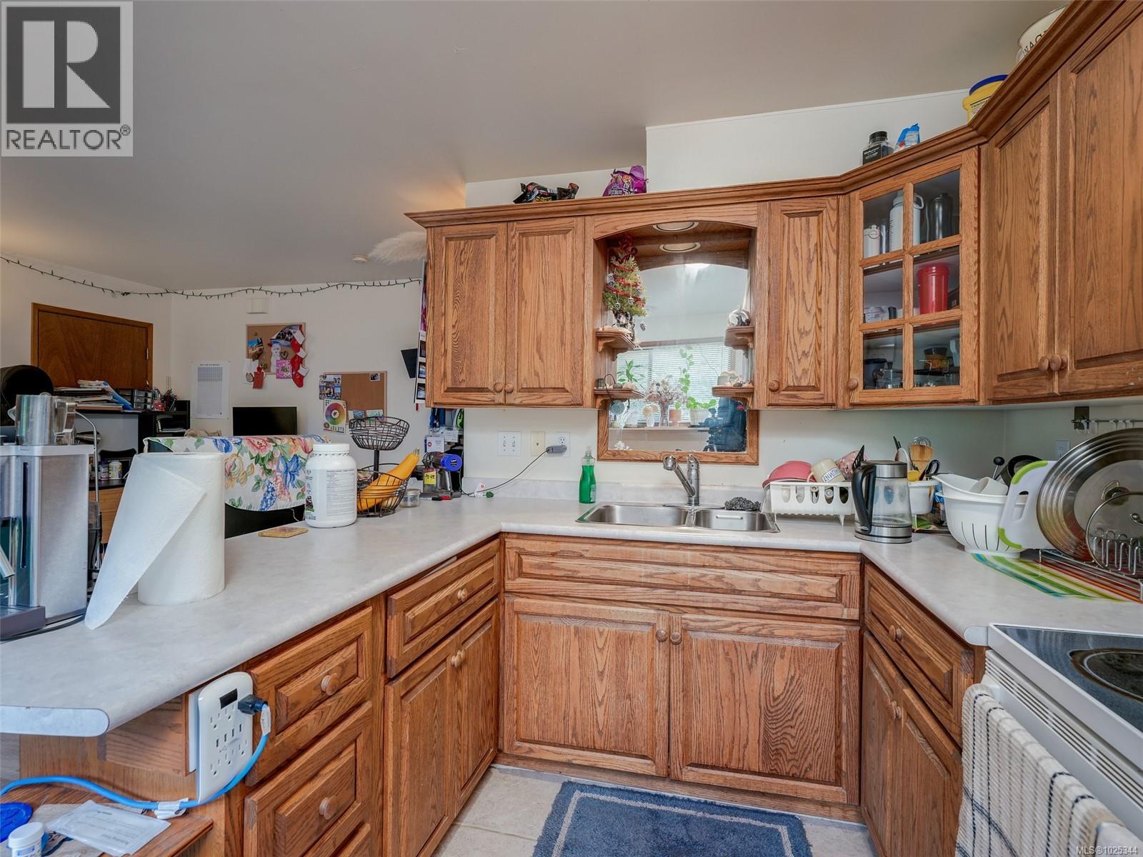  1544 Granada Crescent, Saanich