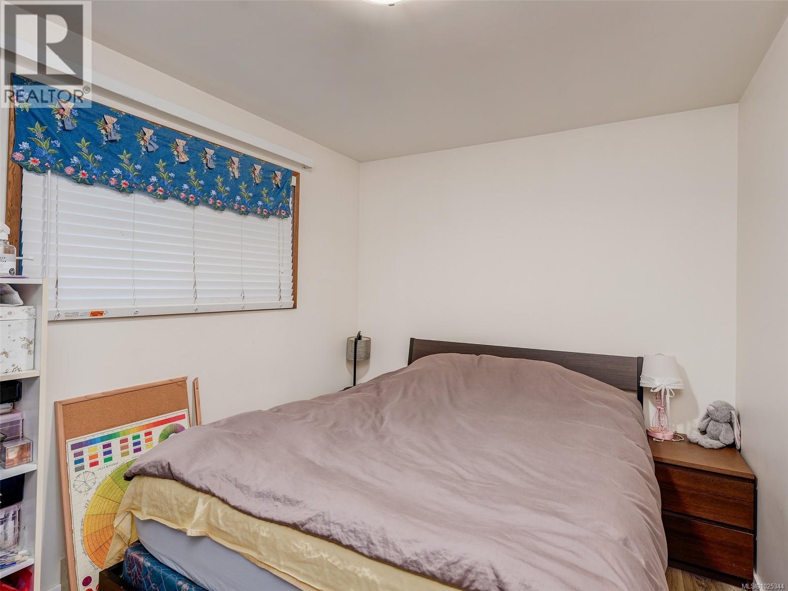  1544 Granada Crescent, Saanich