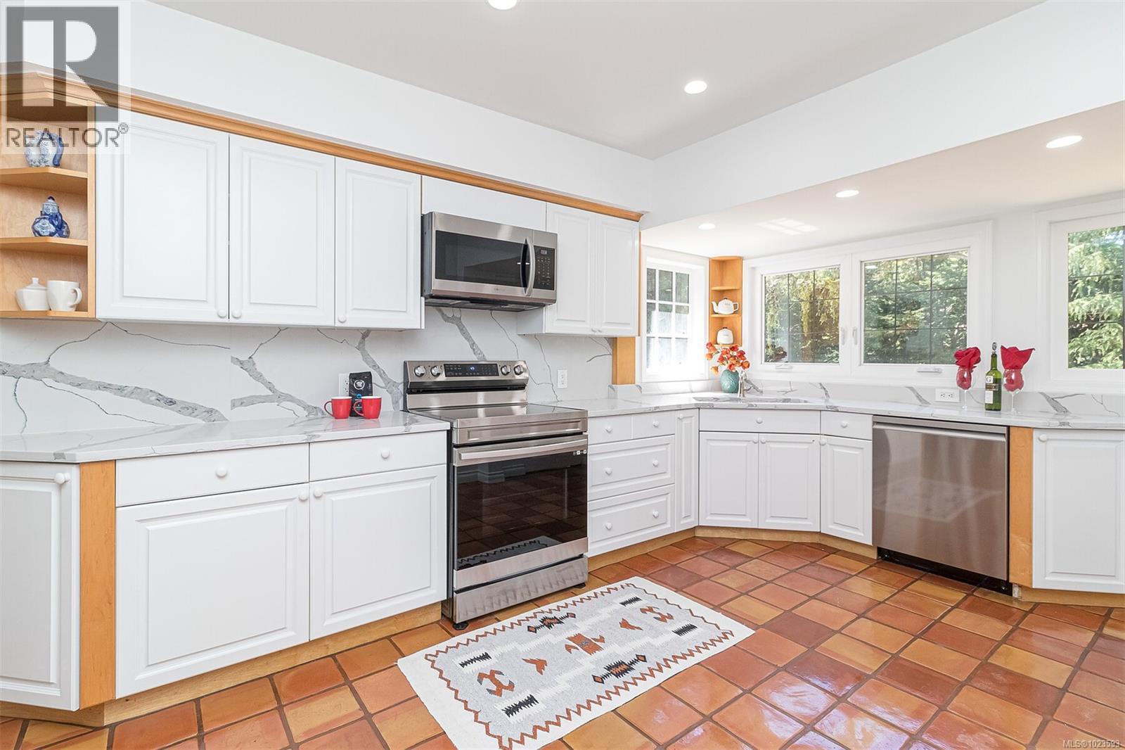  3260 Beach Drive, Oak Bay