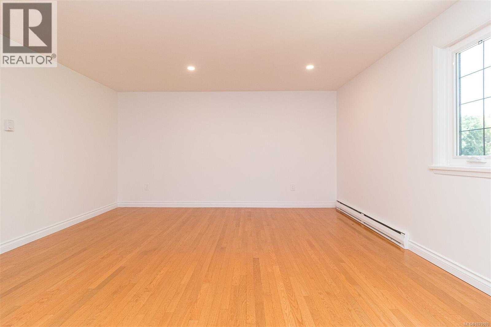  3260 Beach Drive, Oak Bay