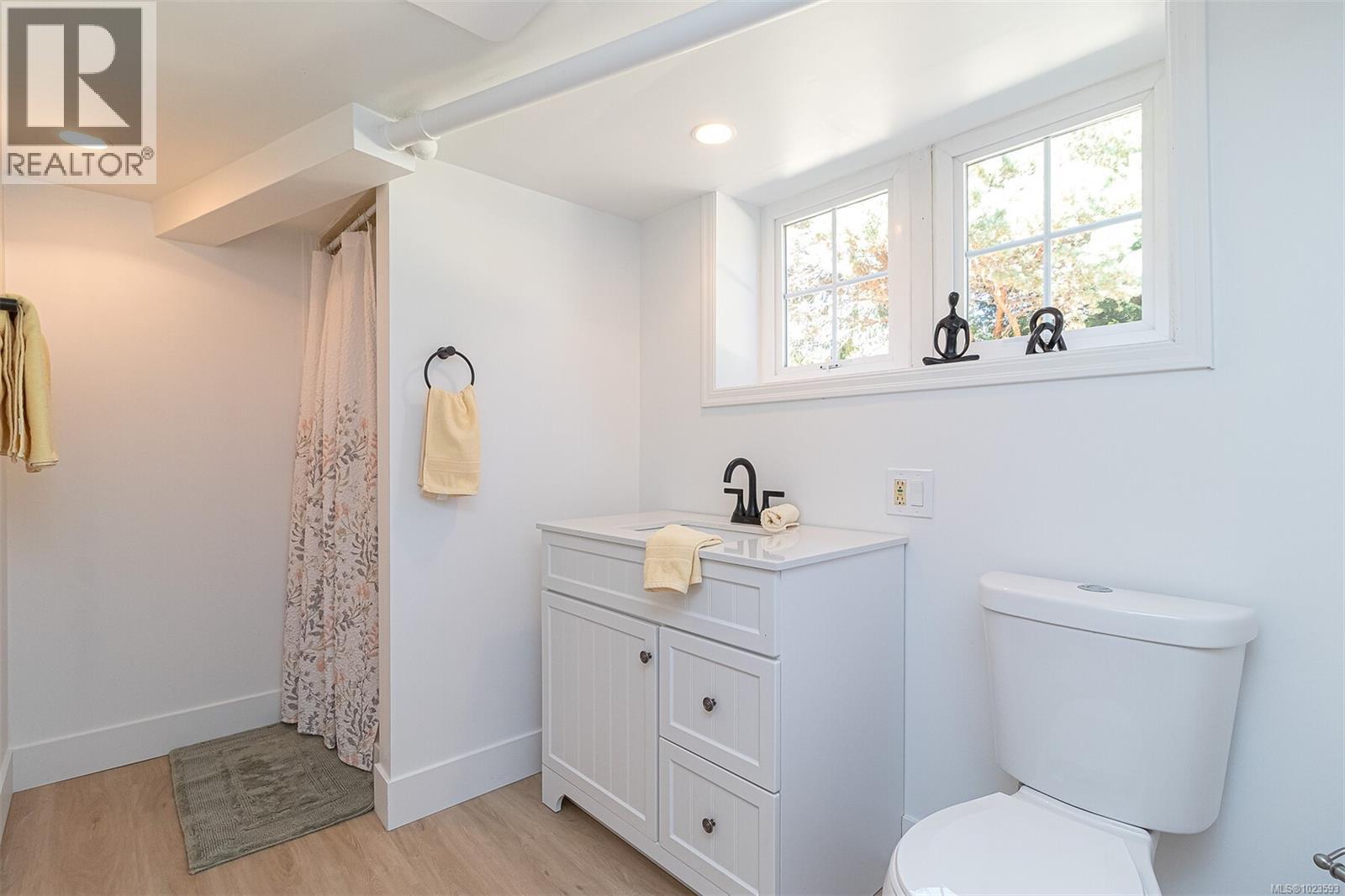  3260 Beach Drive, Oak Bay