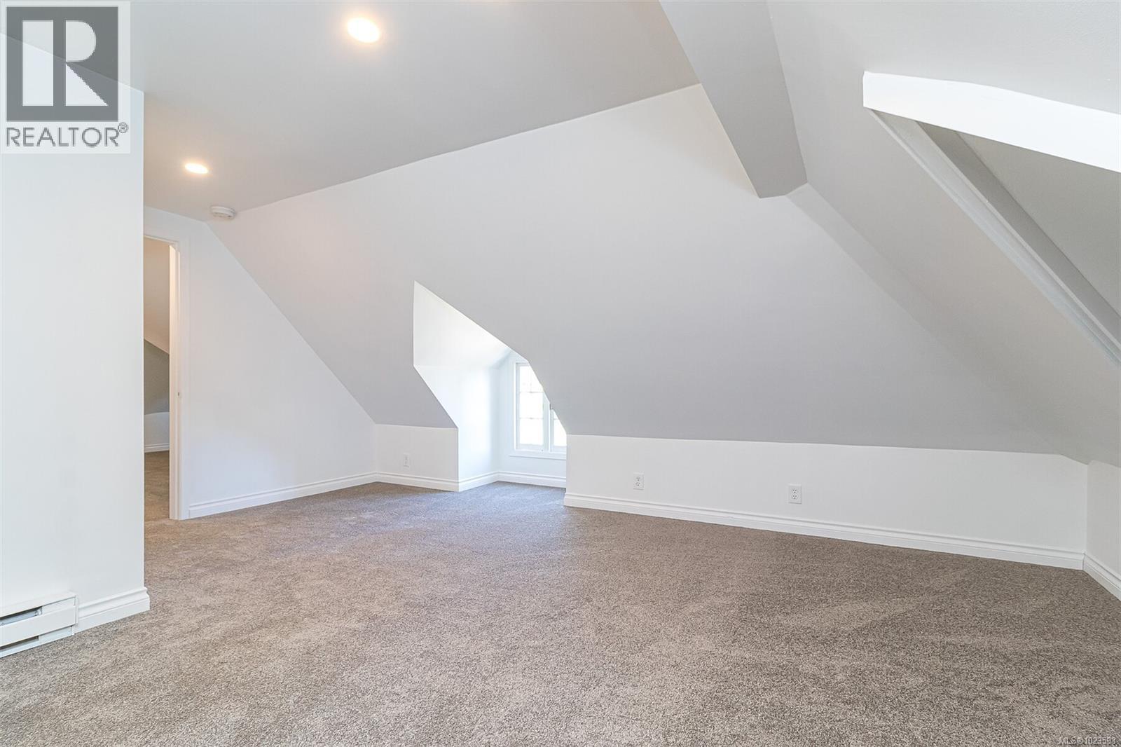  3260 Beach Drive, Oak Bay