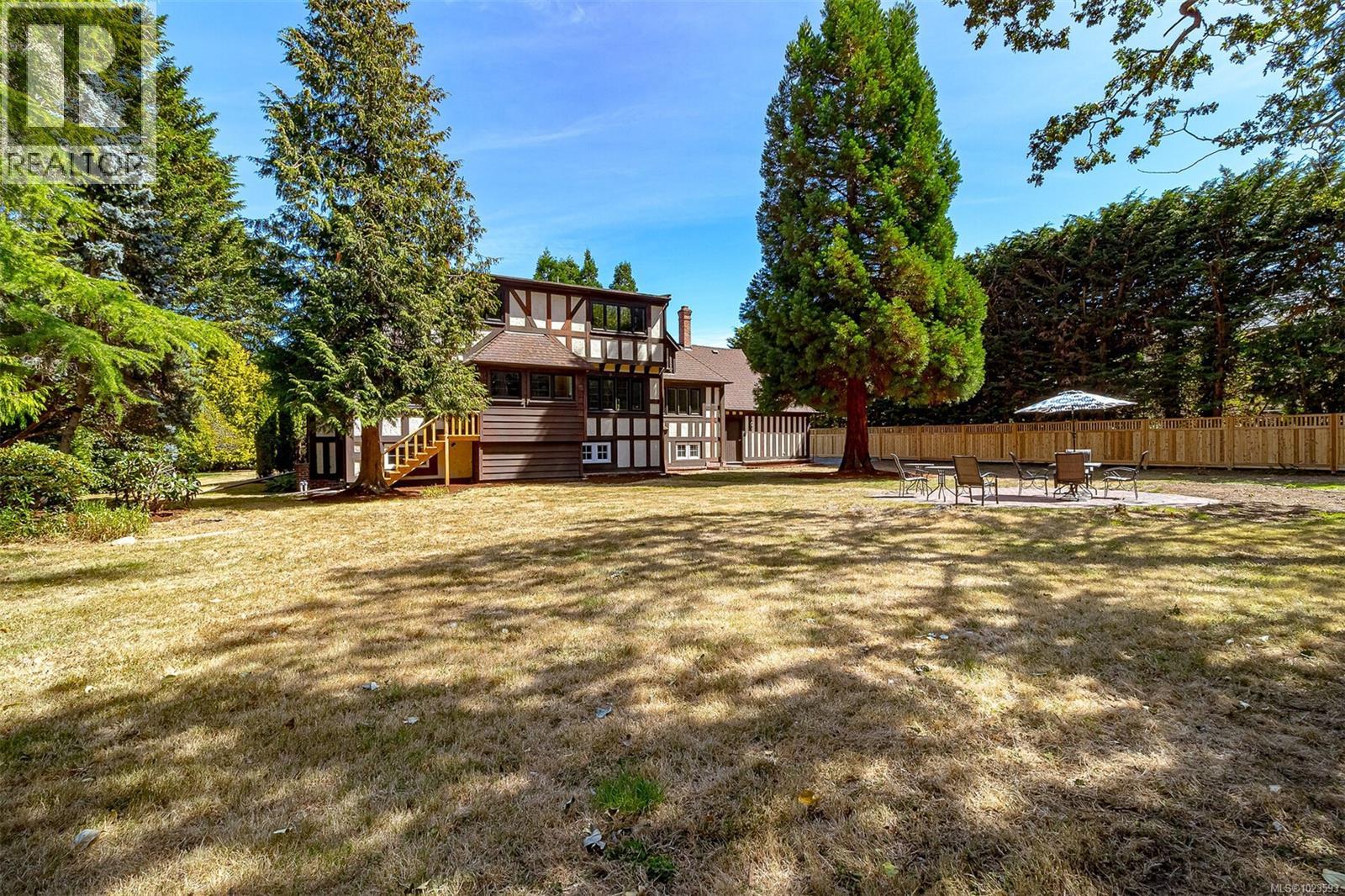  3260 Beach Drive, Oak Bay