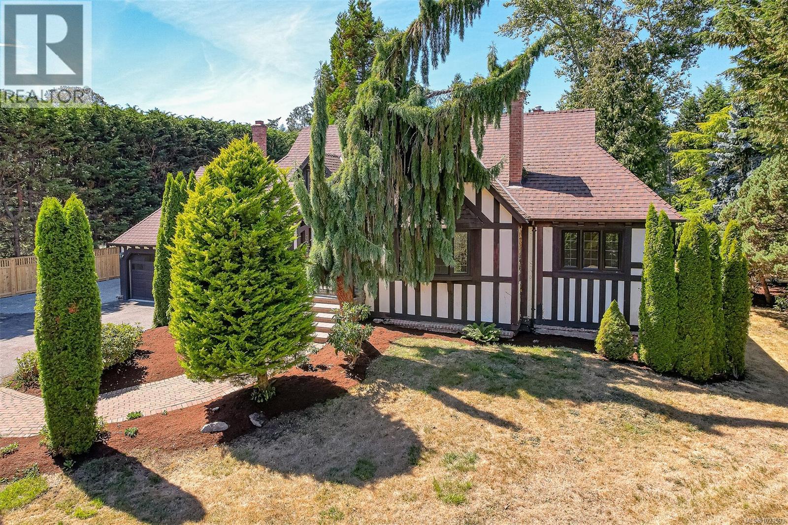  3260 Beach Drive, Oak Bay