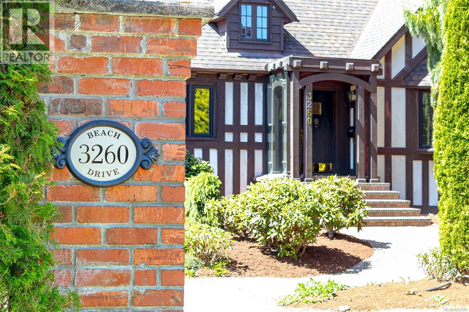  3260 Beach Drive, Oak Bay