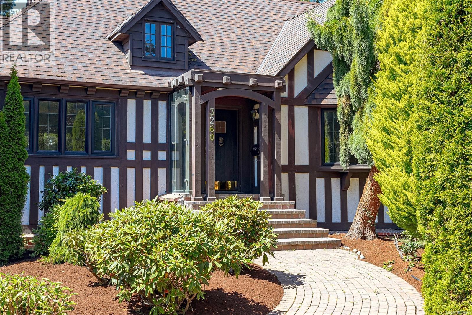  3260 Beach Drive, Oak Bay