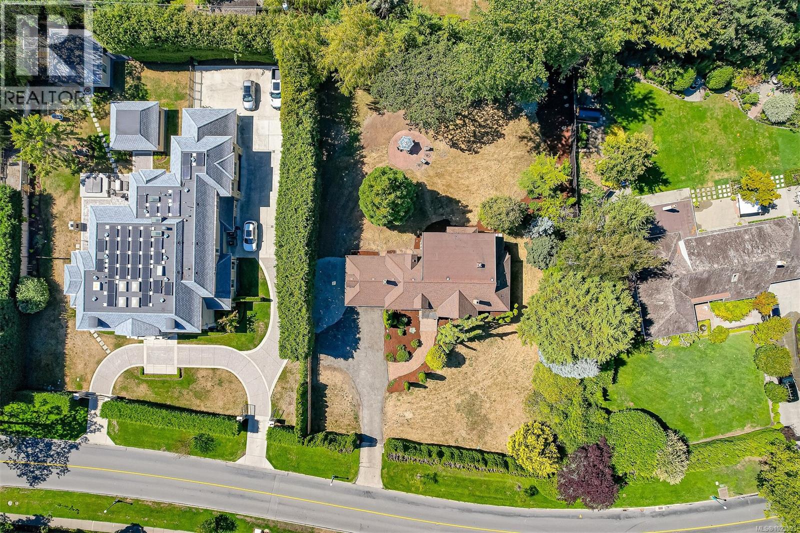  3260 Beach Drive, Oak Bay