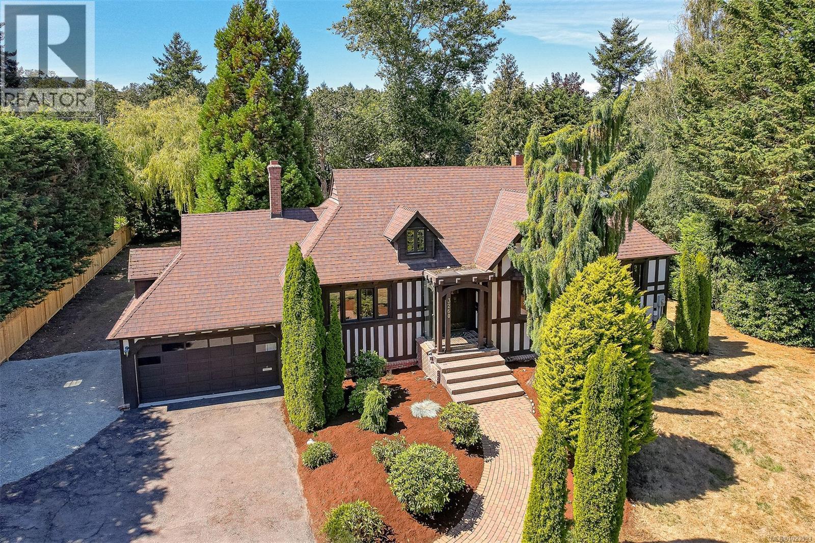  3260 Beach Drive, Oak Bay