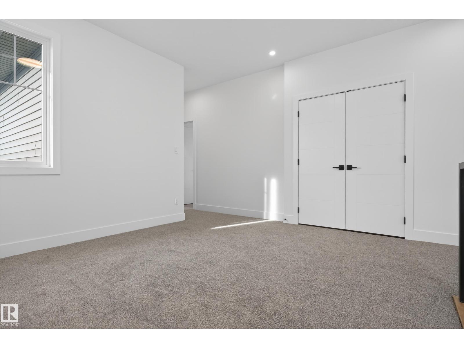 5 ROSA CR, St. Albert