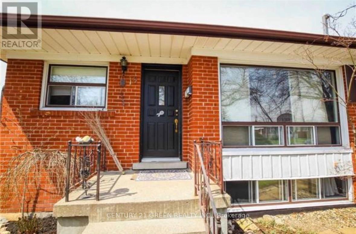 18 ROSEGLOR CRESCENT - Photo 3 of 19, Toronto (Bendale), Ontario