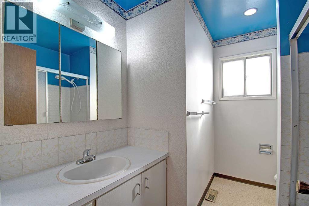 Single Family House Bi-level for Sale in   Avenue NE Marlborough Calgary 