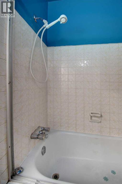 Single Family House Bi-level for Sale in   Avenue NE Marlborough Calgary 