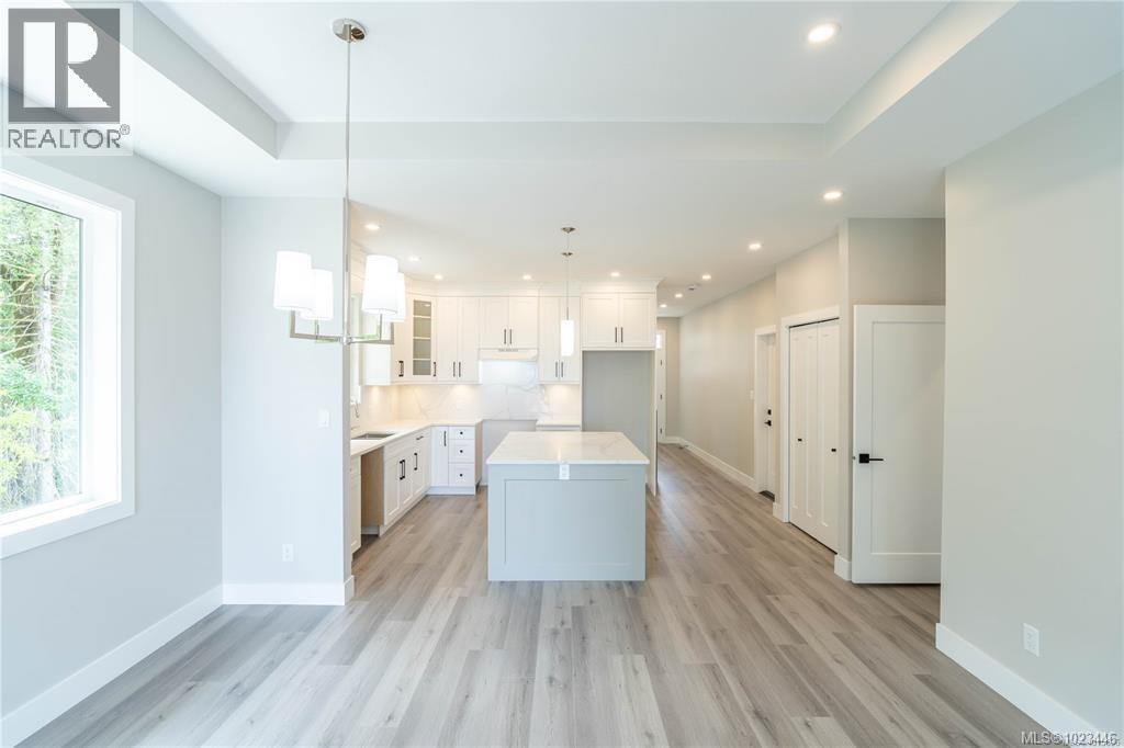 671 SANDERSON RD - 8