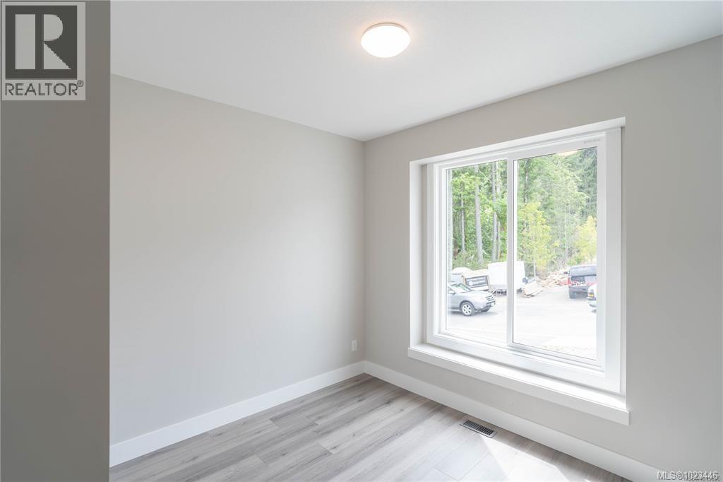 671 SANDERSON RD - 25