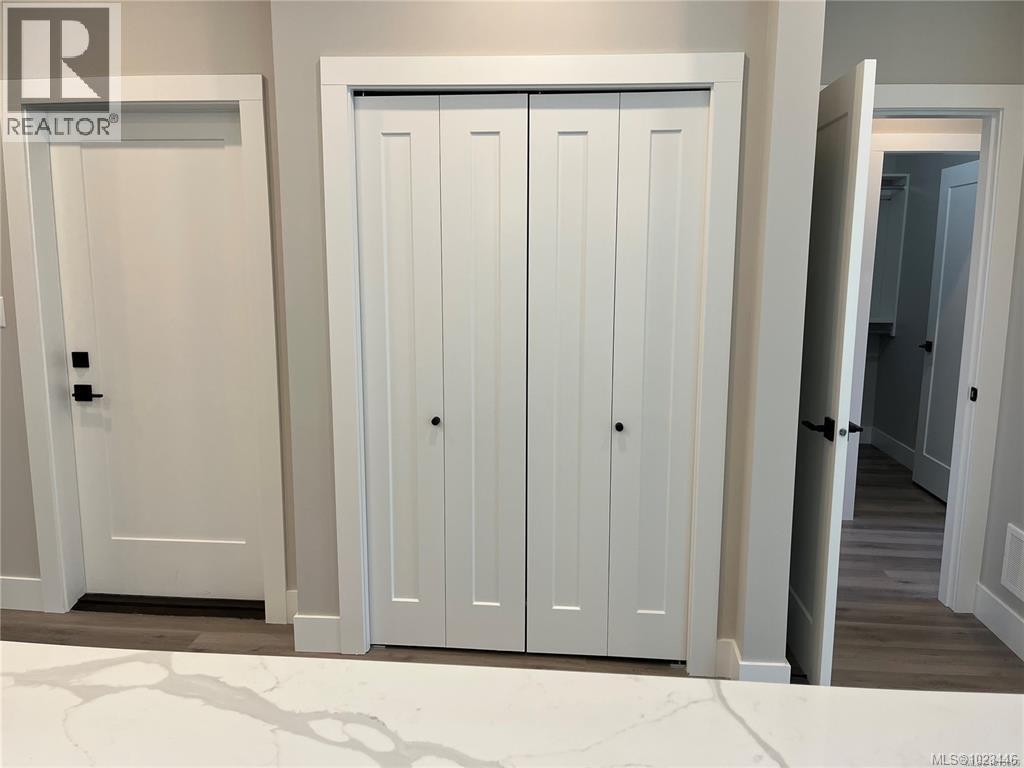 671 SANDERSON RD - 26