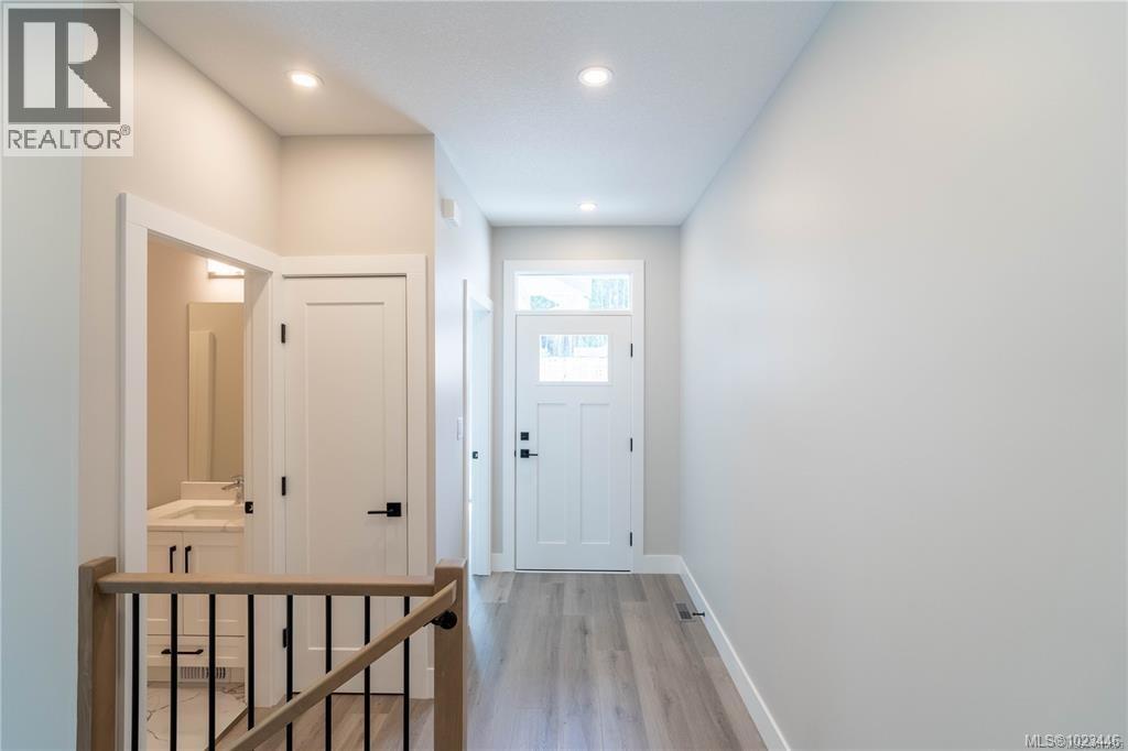 671 SANDERSON RD - 21