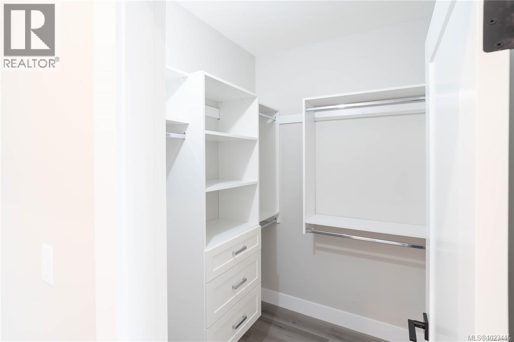 671 SANDERSON RD - 32