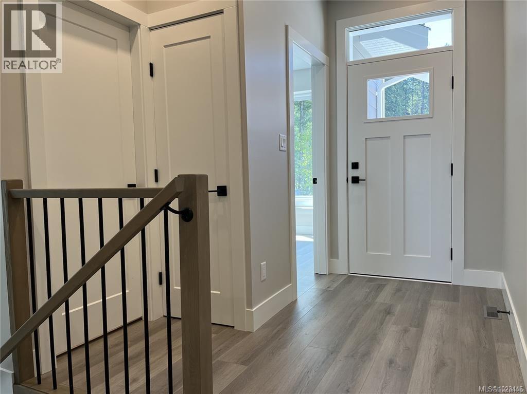 671 SANDERSON RD - 23