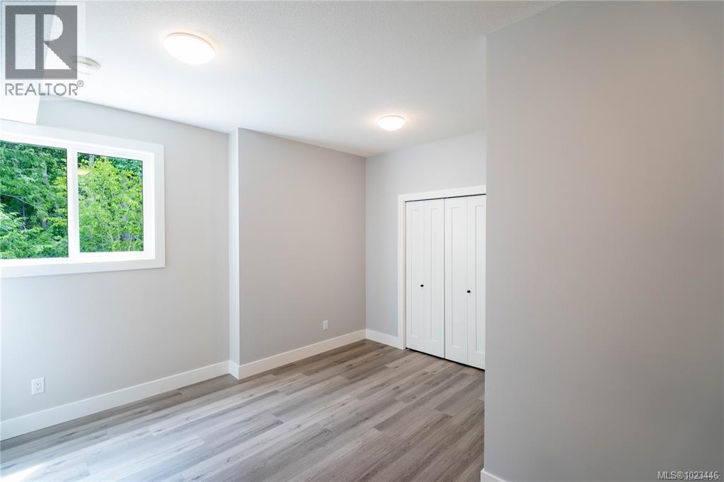 671 SANDERSON RD - 38