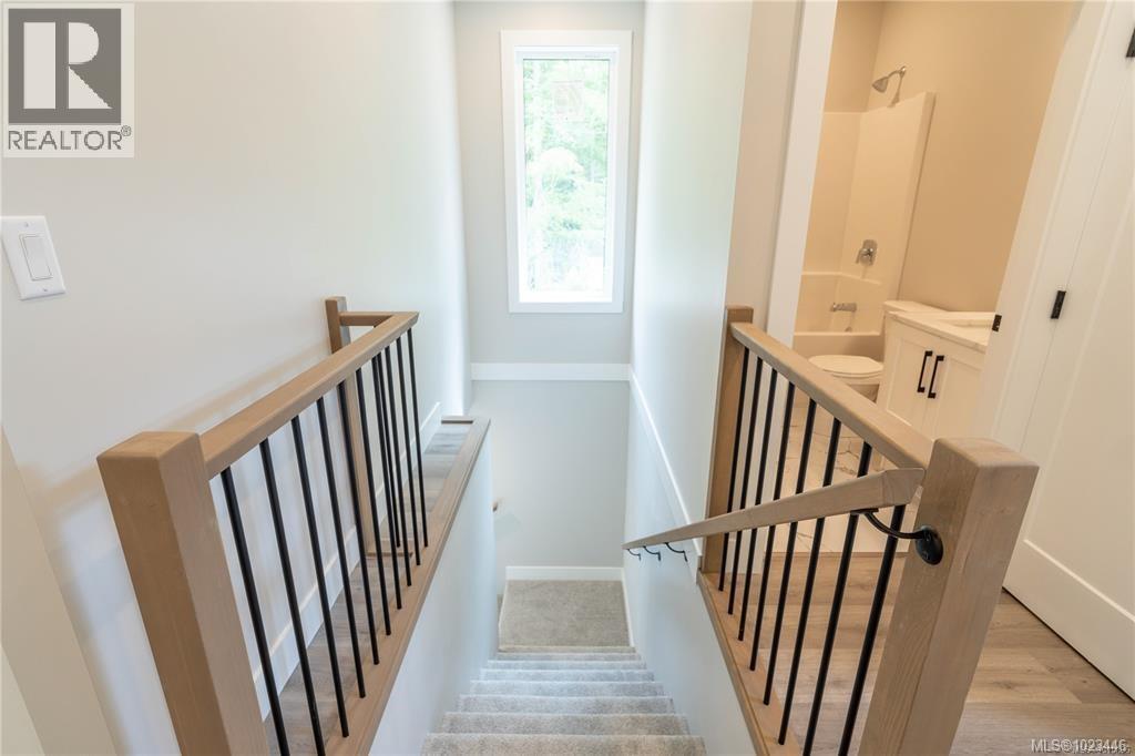 671 SANDERSON RD - 35