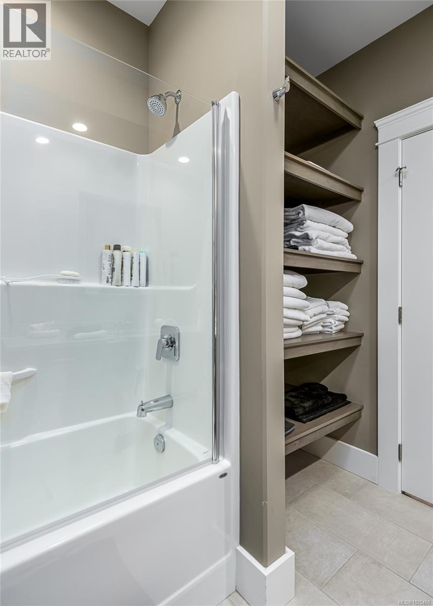 207 1290 Crown Isle Dr, Courtenay