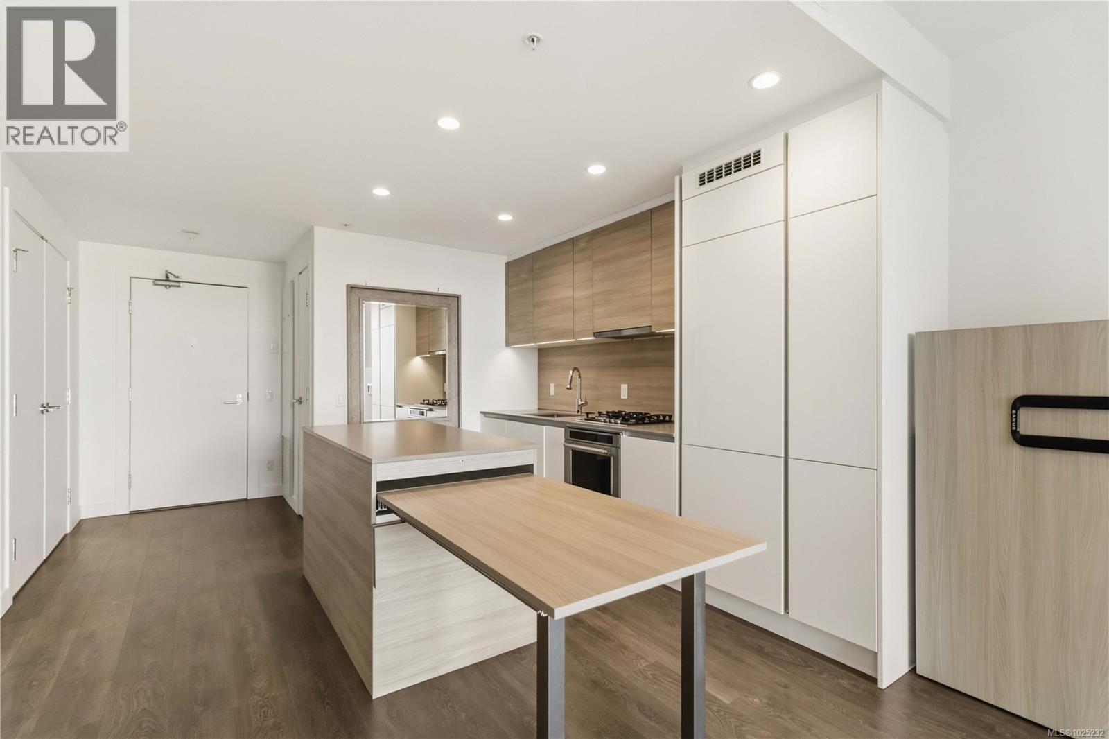 506 60 Saghalie Road, Victoria