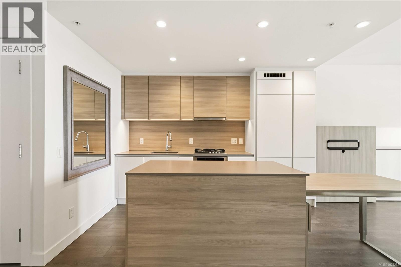 506 60 Saghalie Road, Victoria