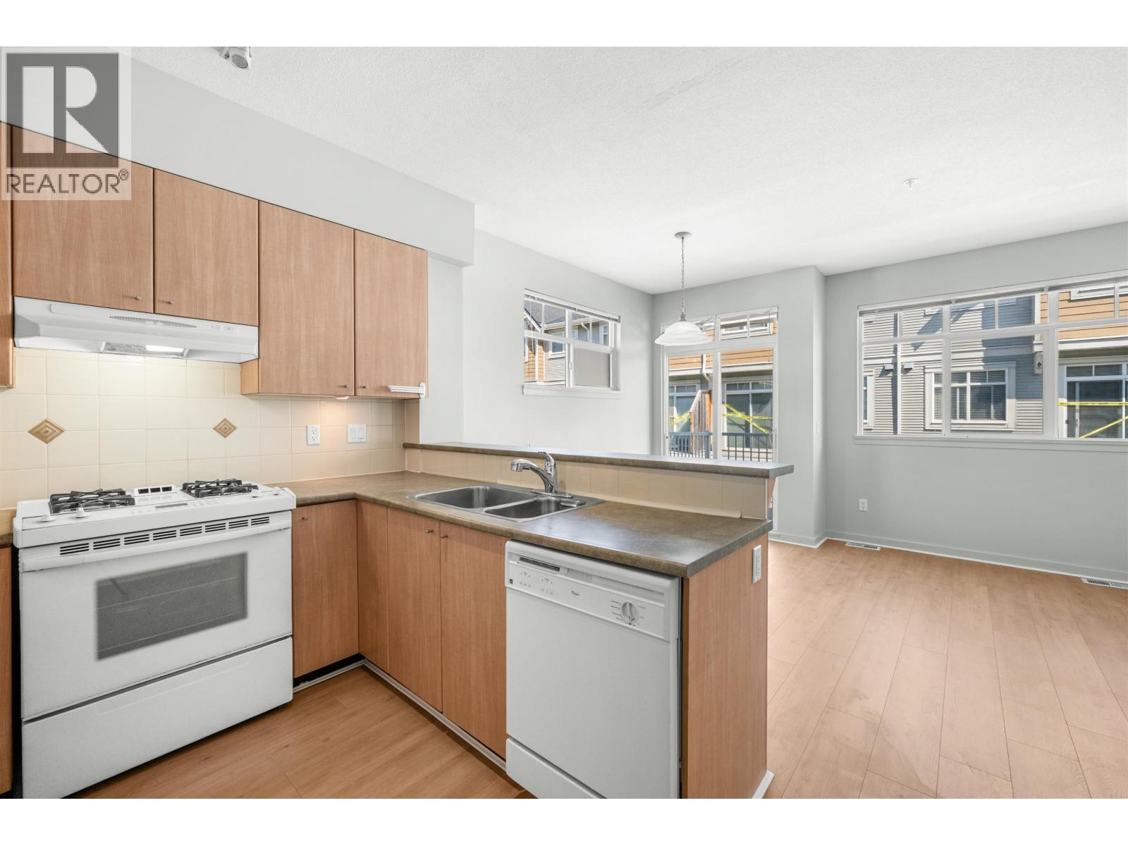 3265 CLERMONT MEWS - Photo 3 of 27, Vancouver, British Columbia