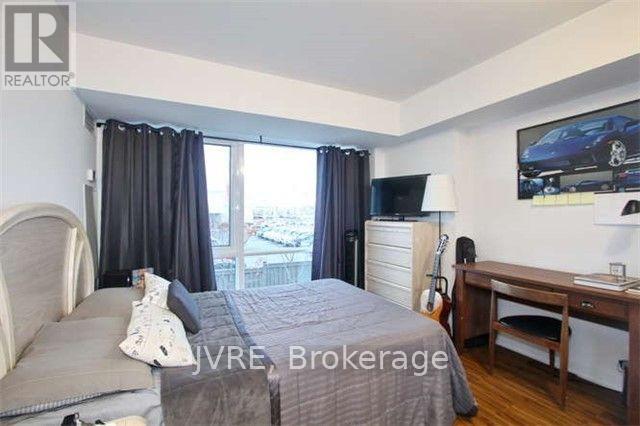#107 12 WOODSTREAM BOULEVARD - 20