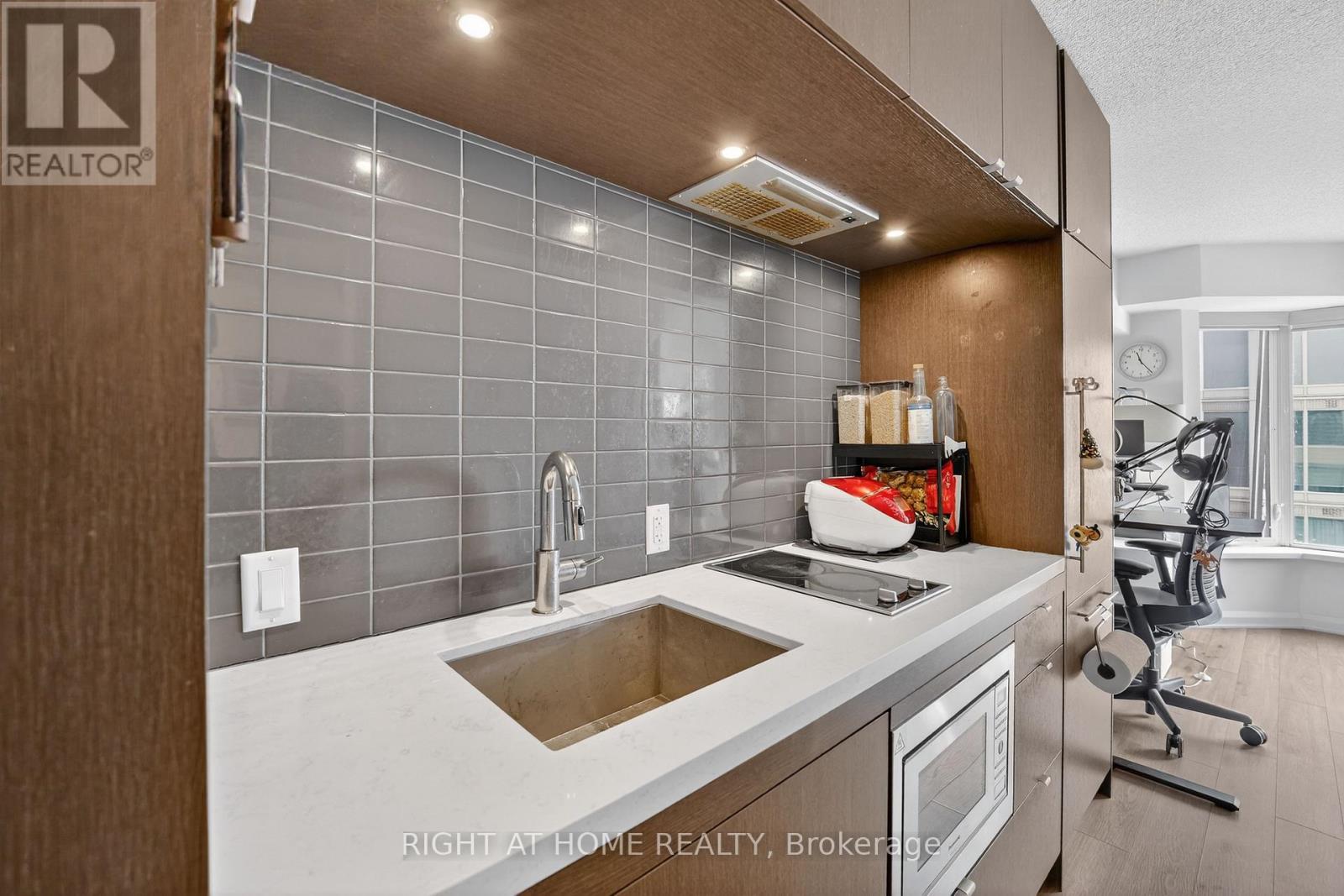 #2512 155 YORKVILLE AVENUE - 14