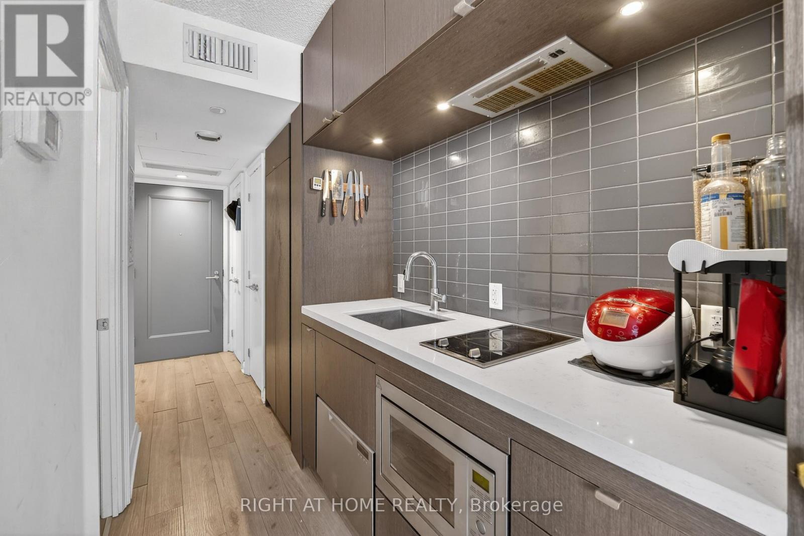 #2512 155 YORKVILLE AVENUE - 15