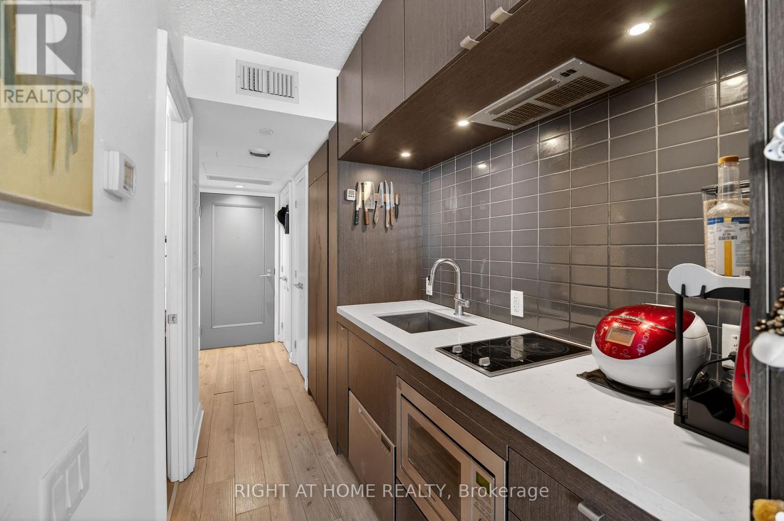 #2512 155 YORKVILLE AVENUE - 16