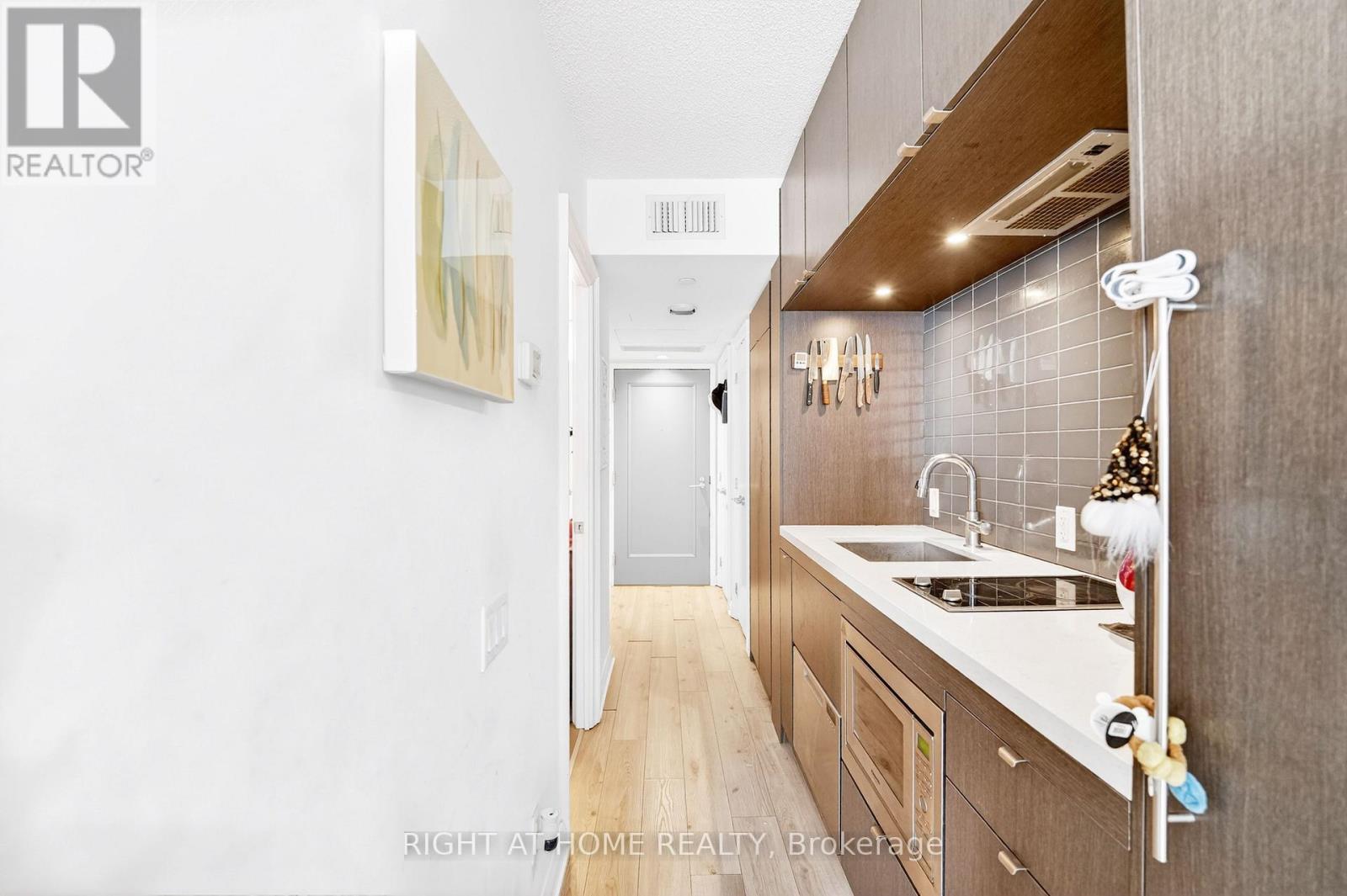 #2512 155 YORKVILLE AVENUE - 17