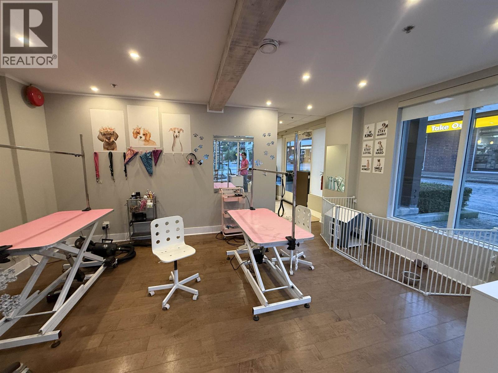 6000 CONFIDENTIAL AVENUE, West Vancouver