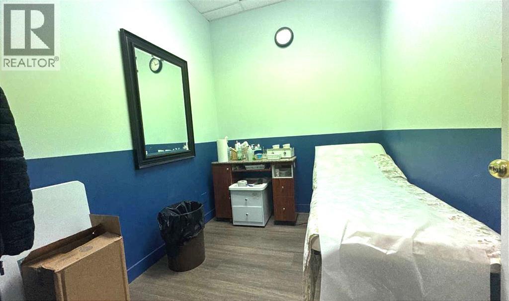 Business for Sale in Nails street Salon  SE Acadia Calgary 