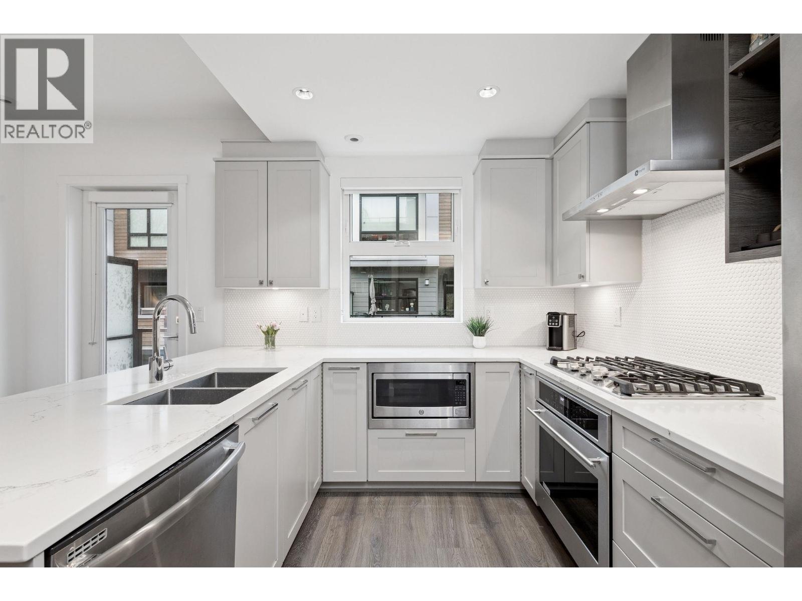 21 856 ORWELL STREET, North Vancouver