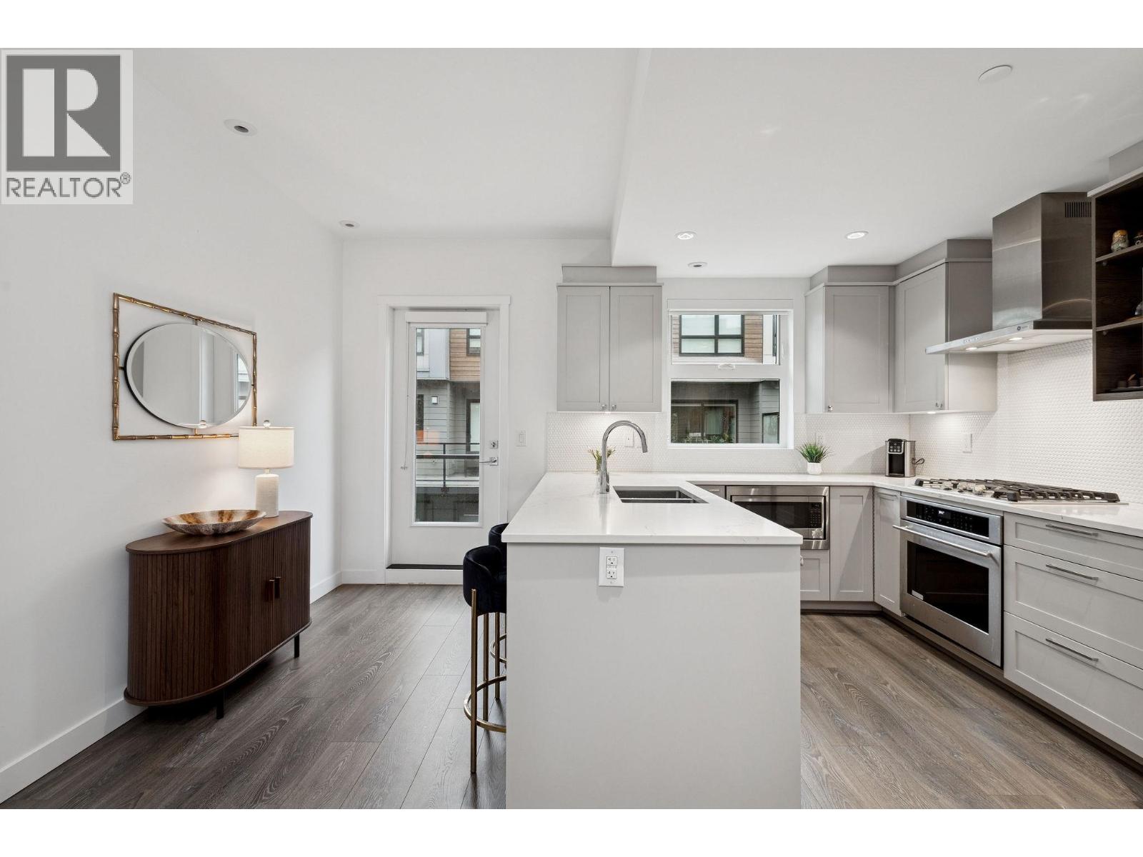 21 856 ORWELL STREET, North Vancouver