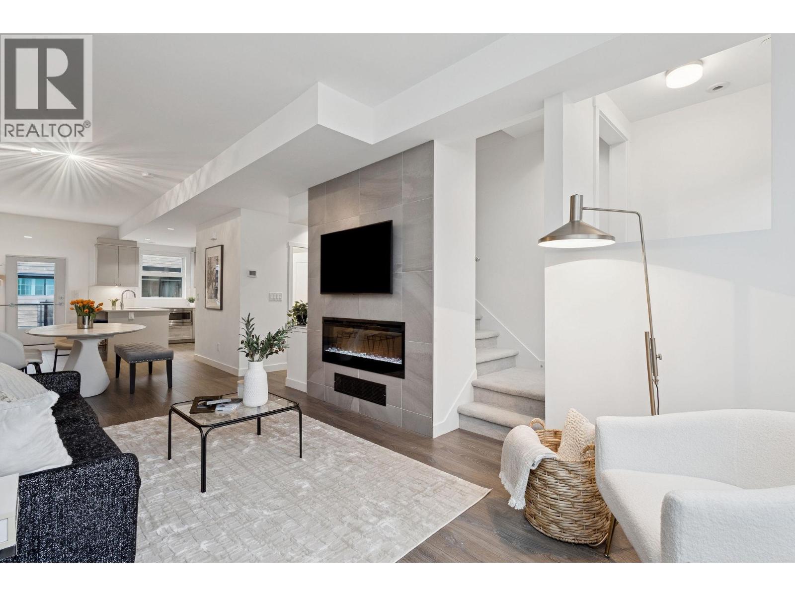 21 856 ORWELL STREET, North Vancouver