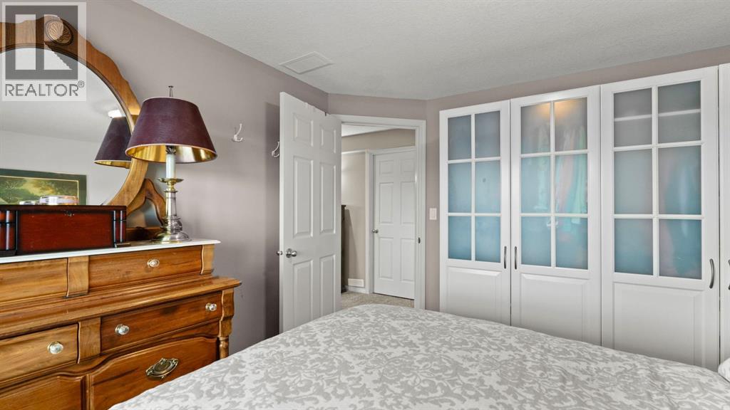 Single Family House for Sale in  Bridlecrest Boulevard SW Bridlewood Calgary 