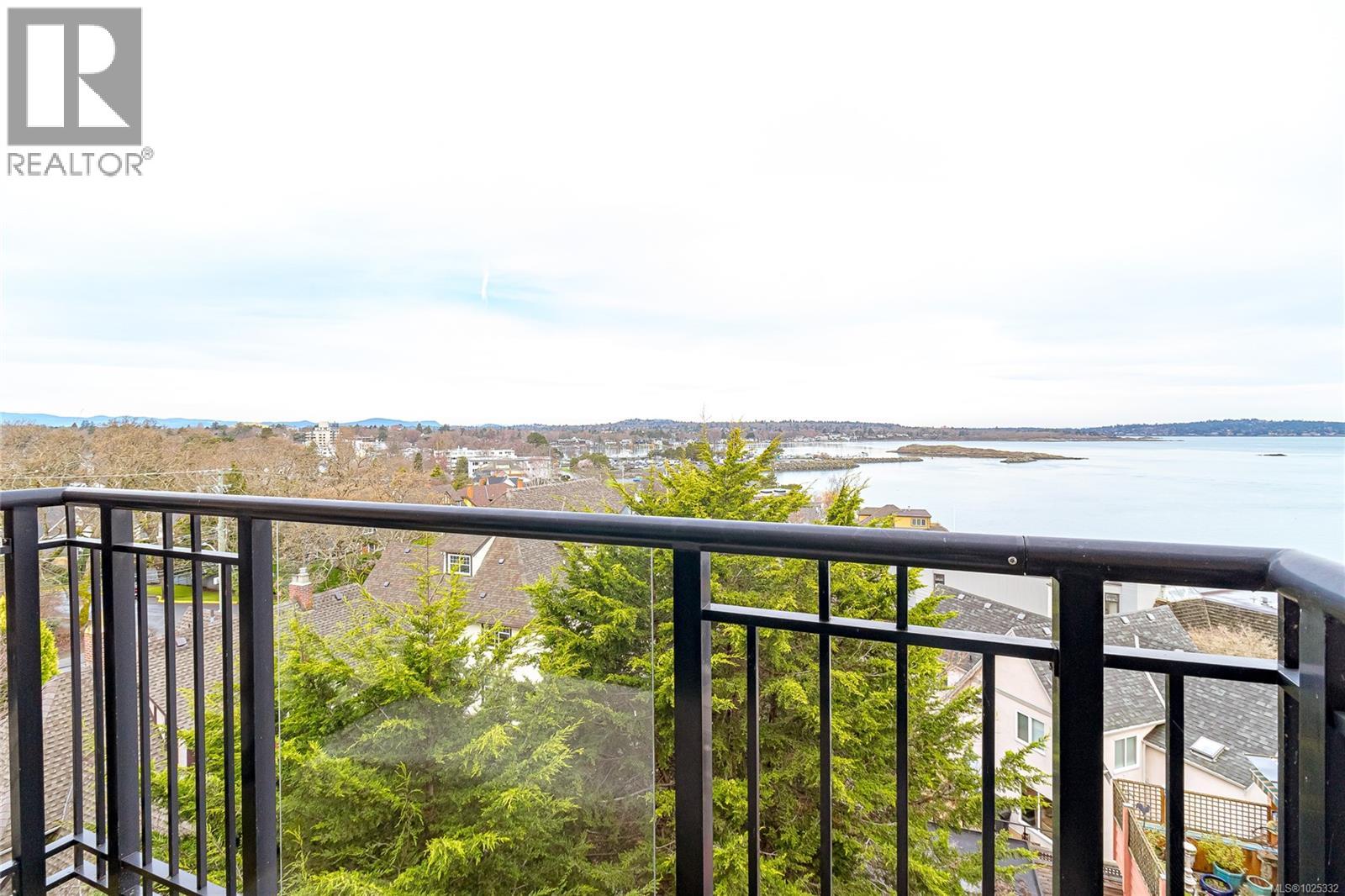 405 1175 Beach Drive, Oak Bay
