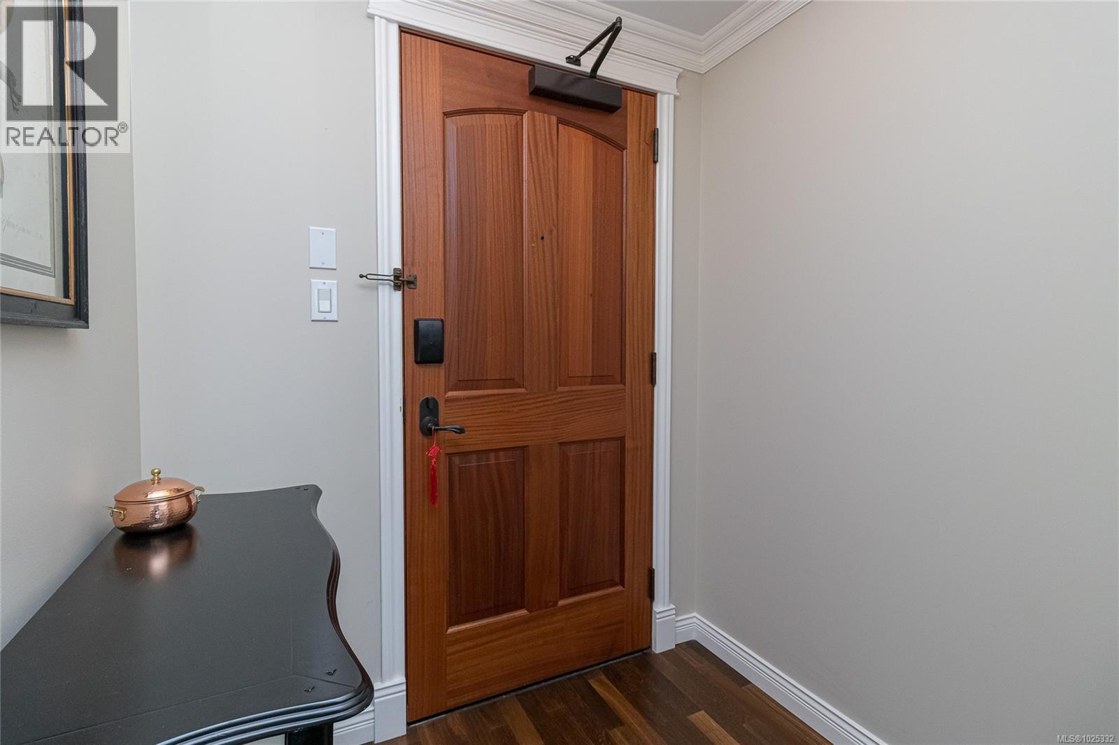 405 1175 Beach Drive, Oak Bay