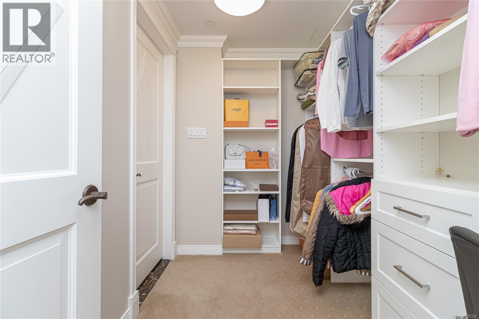 405 1175 Beach Drive, Oak Bay