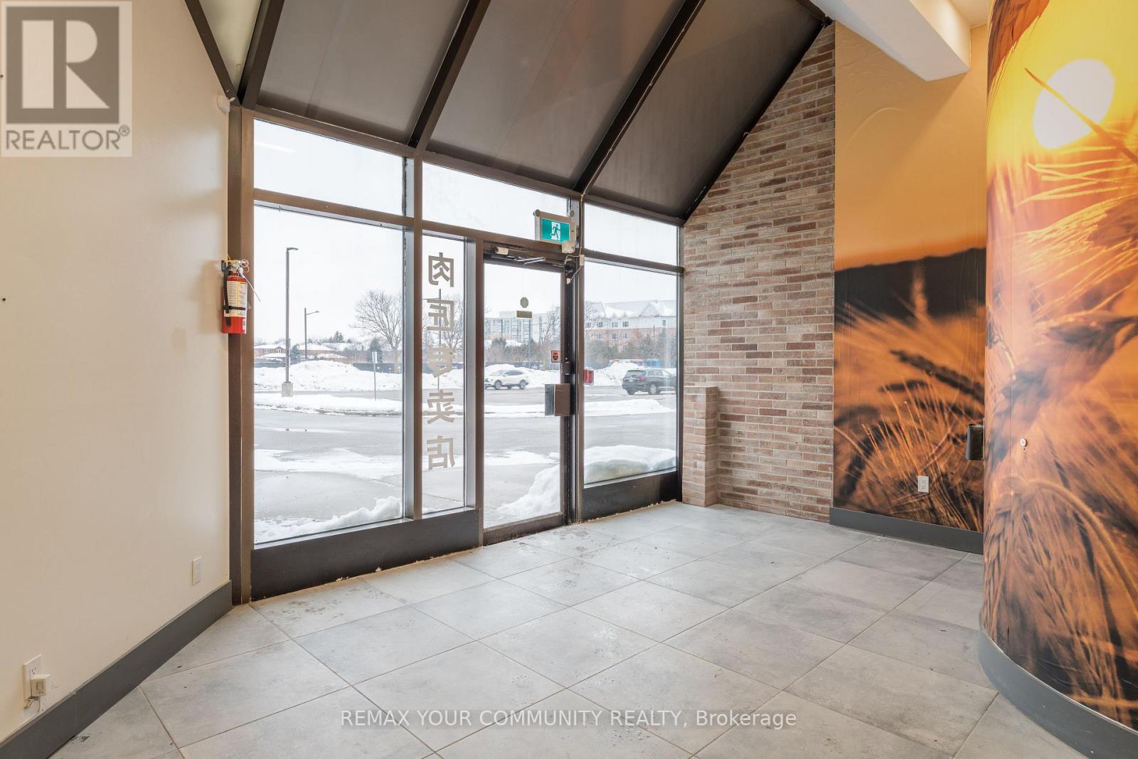 9737 Yonge Unit 212 photo 2