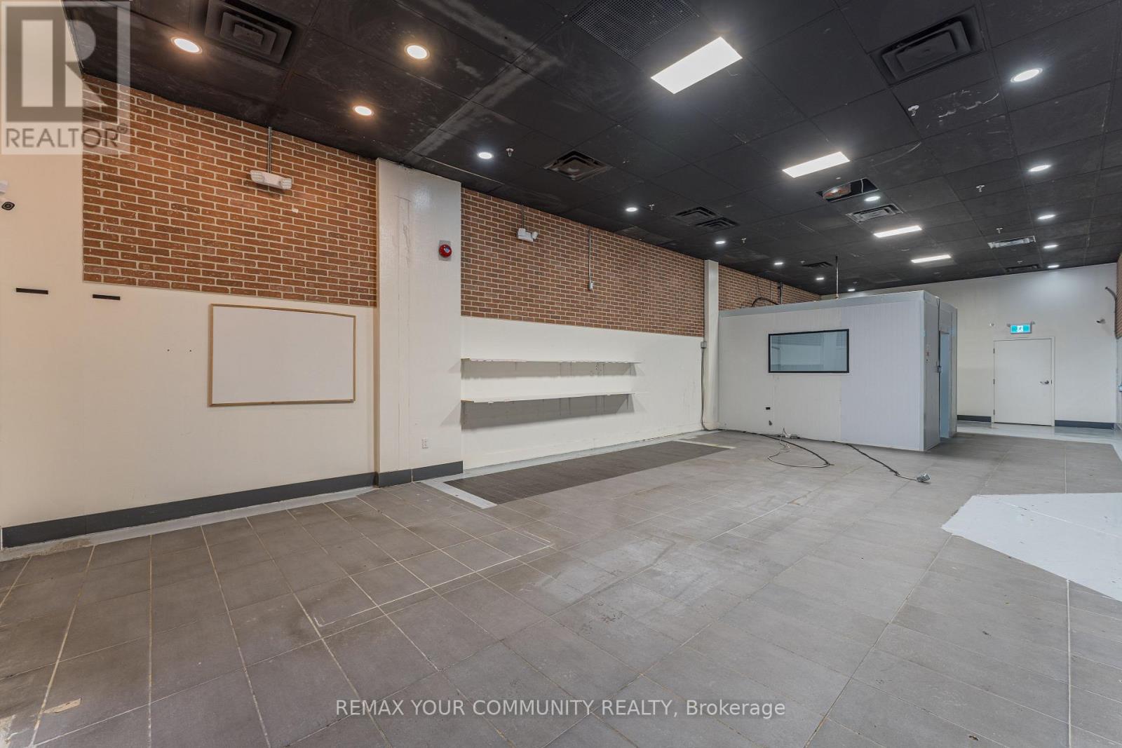 9737 Yonge Unit 212 photo 5