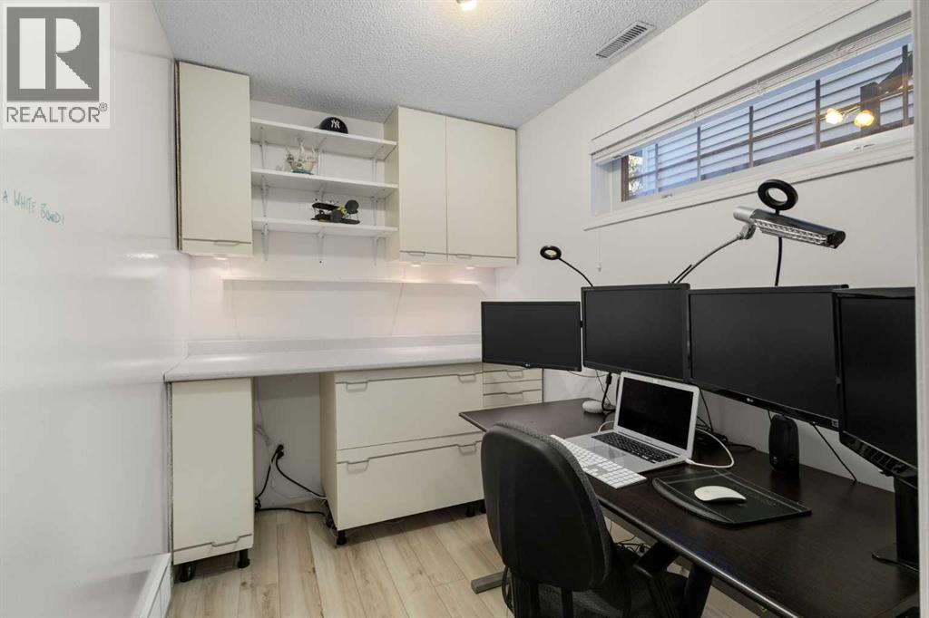 Single Family House for Sale in   Avenue SW South Calgary Calgary 