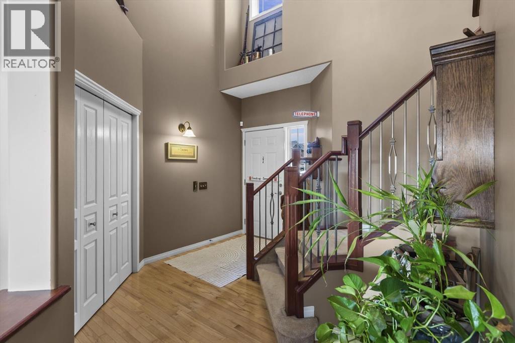 Single Family House for Sale in  Tuscany Ravine Close NW Tuscany Calgary 